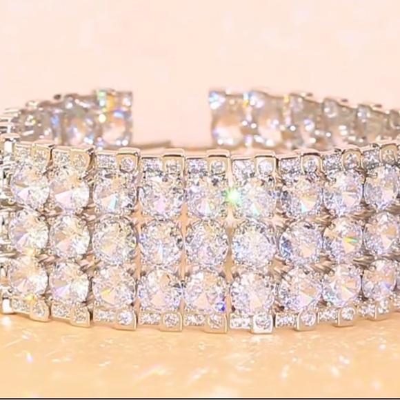 58ct Cuff Bracelet - Picture 7 of 12